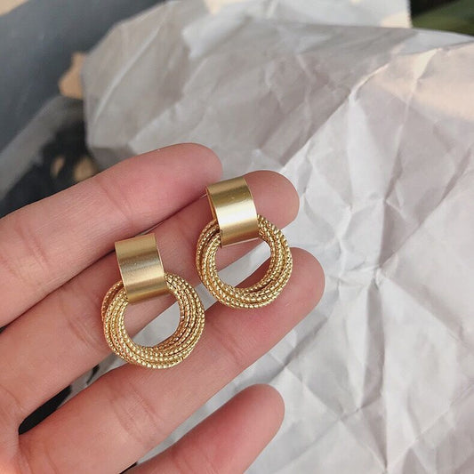 Simple and Versatile Matte Metal Circle Tassel Earrings