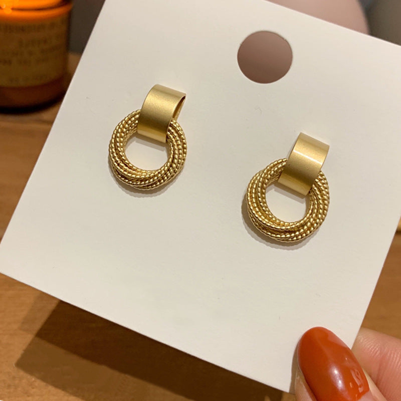 Simple and Versatile Matte Metal Circle Tassel Earrings