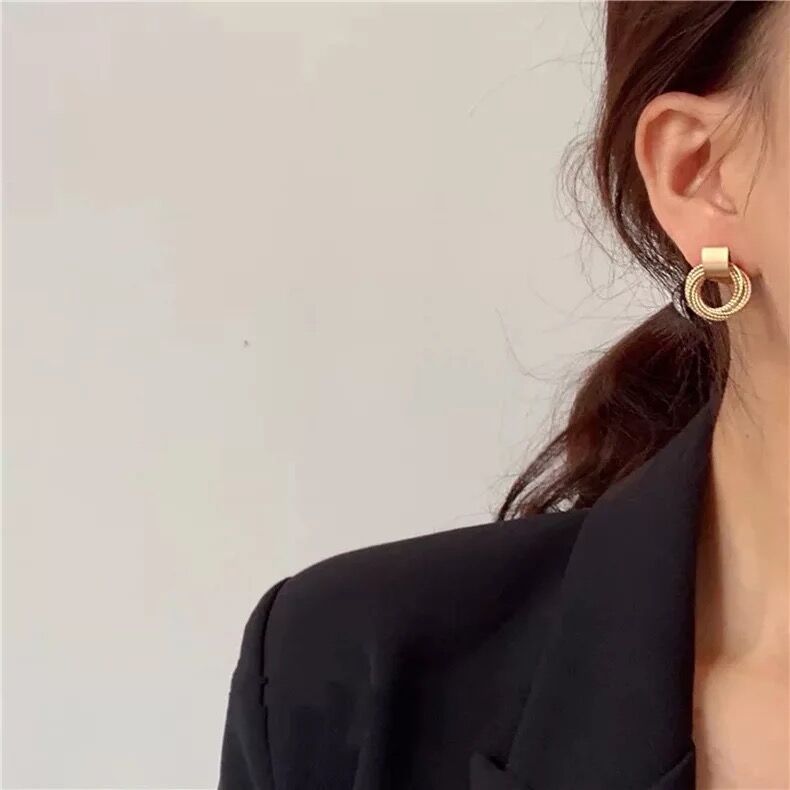 Simple and Versatile Matte Metal Circle Tassel Earrings