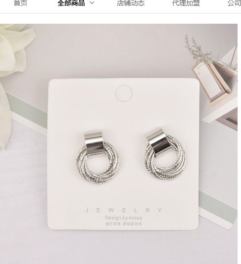 Simple and Versatile Matte Metal Circle Tassel Earrings