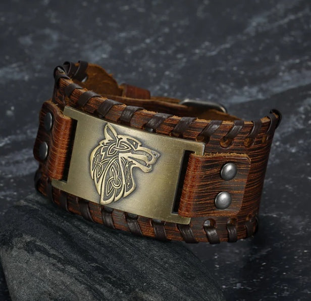 Von Asgard gefertigte Armmanschette aus Leder mit Schnalle und Fenrir-Design