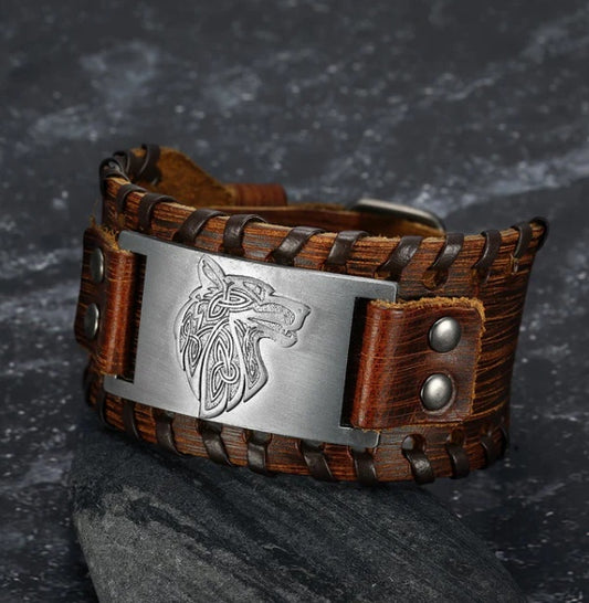 Von Asgard gefertigte Armmanschette aus Leder mit Schnalle und Fenrir-Design