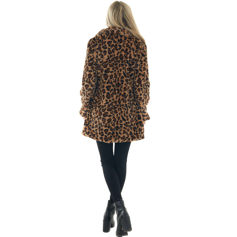 Elegant women's leopard print faux fur coat with side flap pockets, designed for autumn and winter, featuring a fashionable loose fit.