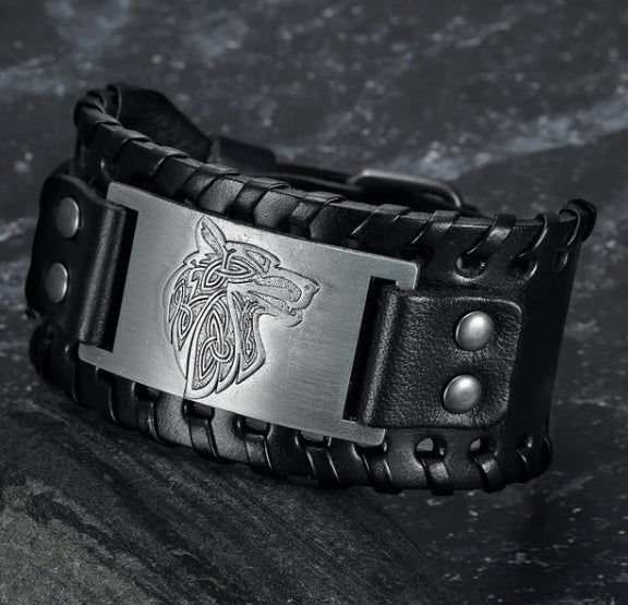 Von Asgard gefertigte Armmanschette aus Leder mit Schnalle und Fenrir-Design