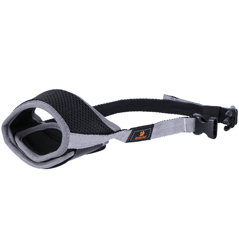 Large Labrador dog wearing a mouth cover to prevent indiscriminate eating, designed for dogs by CJdropshipping.